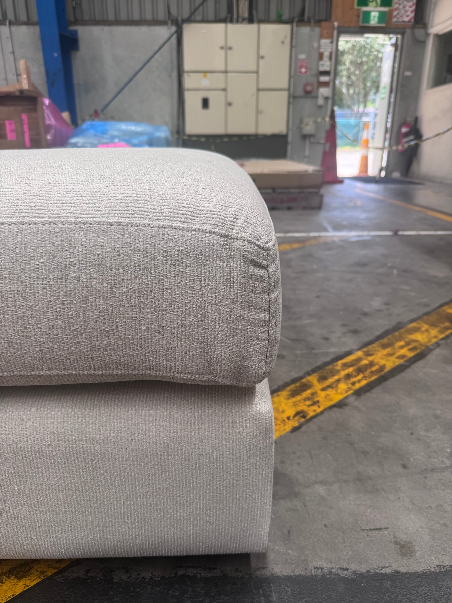 NZ CLZ20342 Noosa Ottoman Carrick Snow