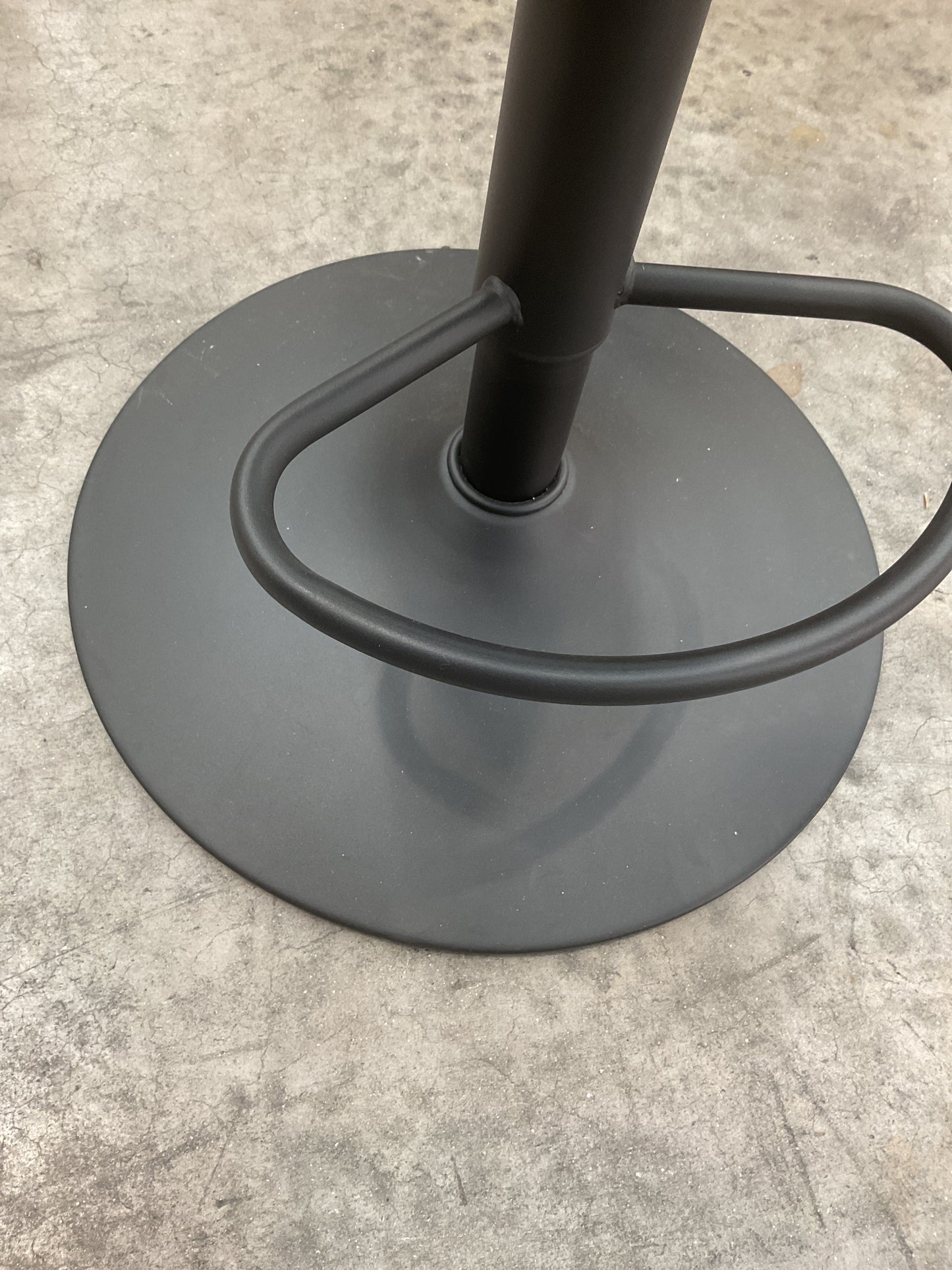 NZ CLZ20639 1 PCE SELENA COUNTER STOOL BREGO OLIVE
