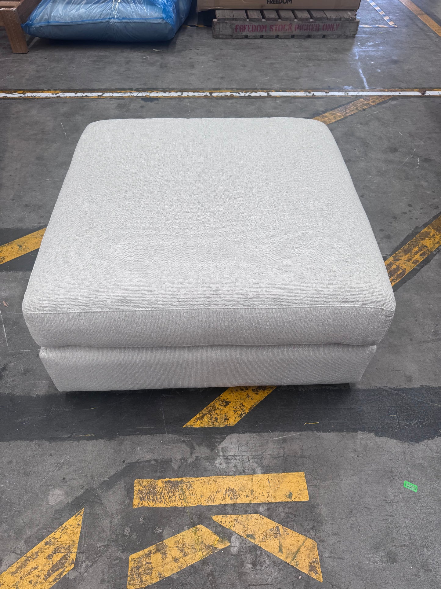 NZ CLZ20342 Noosa Ottoman Carrick Snow