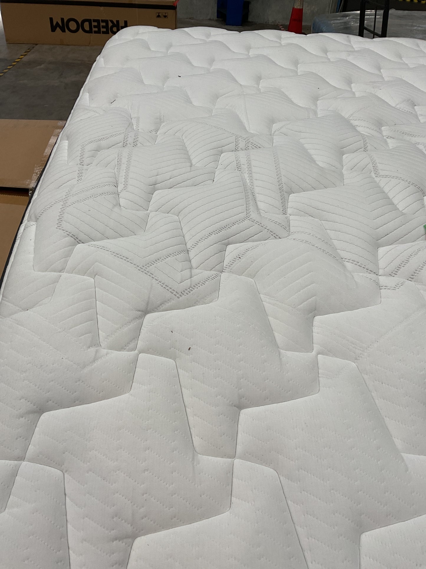 NZ CLZ20614 1 PCE CELLULAR II PLUSH MATTRESS QUEEN BY AH BEARD DOMINO