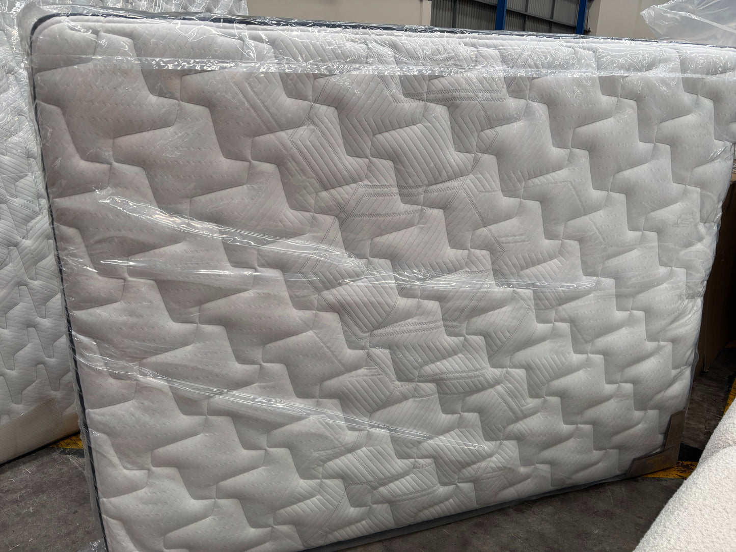 NZ PRZ20133 Cellular II Medium Mattress Queen by AH Beard Domino