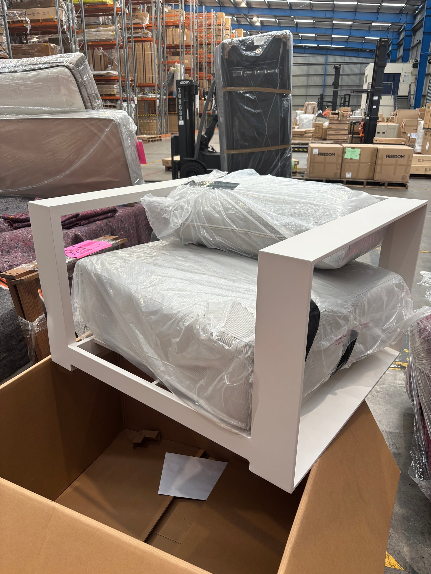 NZ CLZ20322 Ataman Armchair Aluminium White