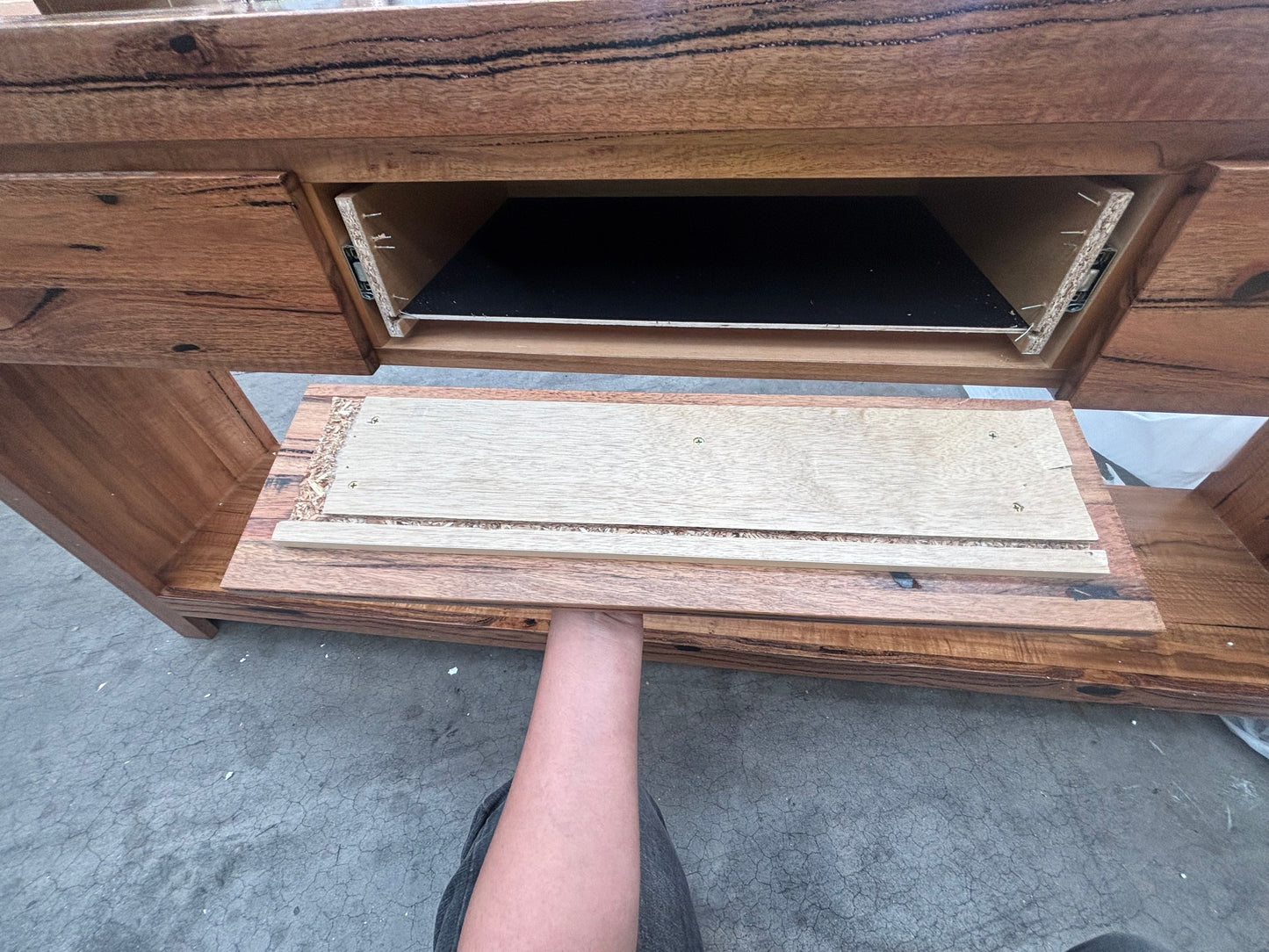 NZ CLZ20141 Mosman Console Table