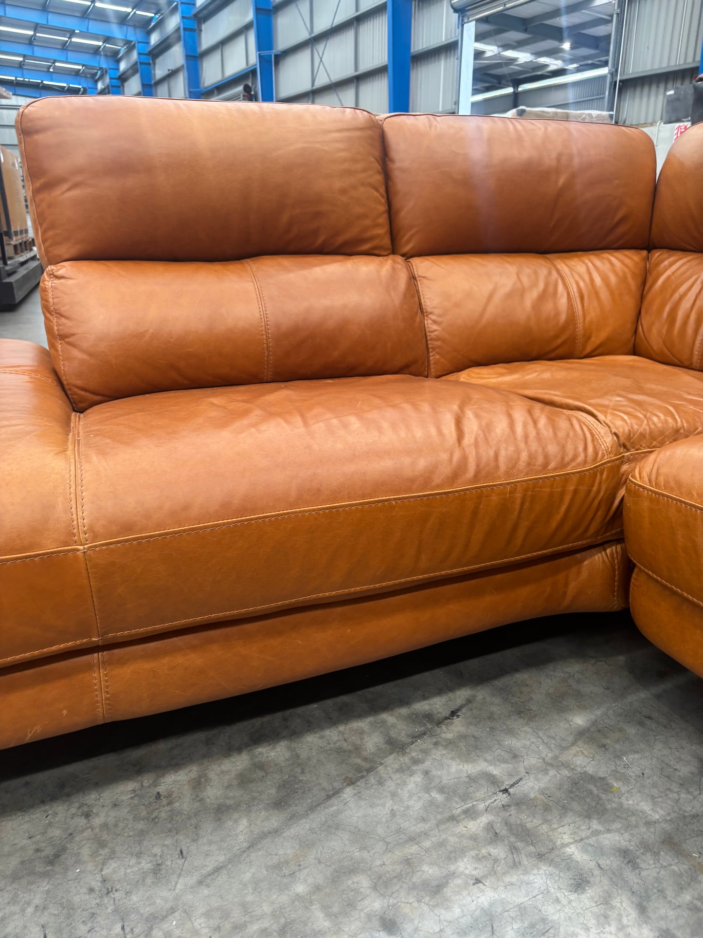 NZ CLZ20157 Connery Recliner Modular 2pc Set Benz Saddle