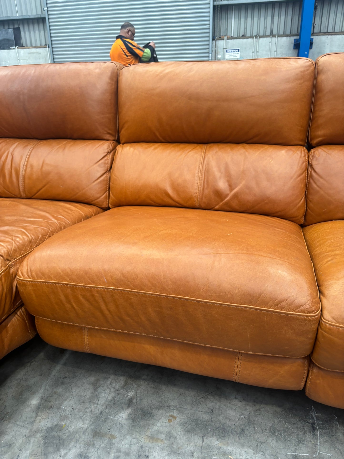 NZ CLZ20157 Connery Recliner Modular 2pc Set Benz Saddle