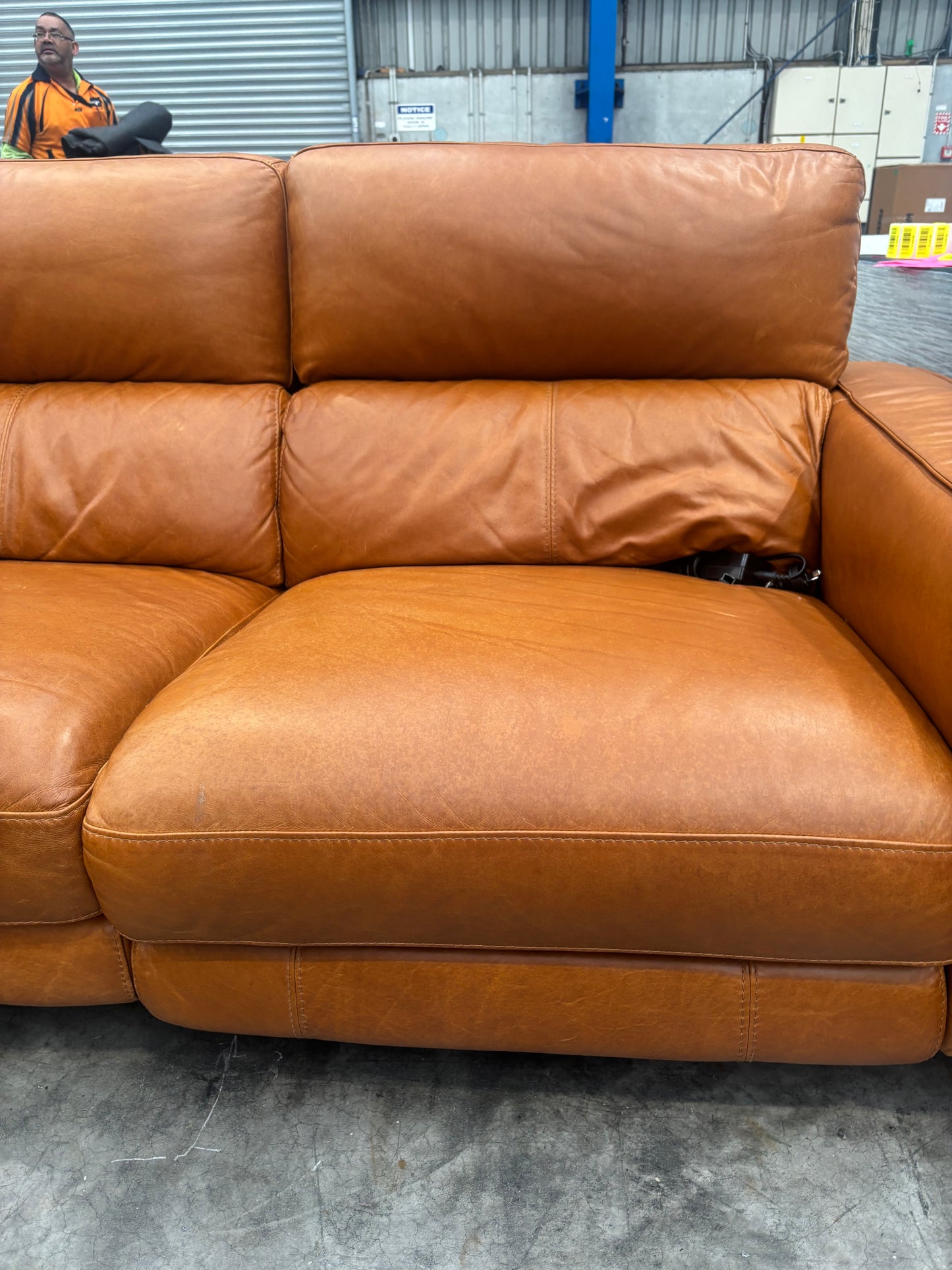 NZ CLZ20157 Connery Recliner Modular 2pc Set Benz Saddle