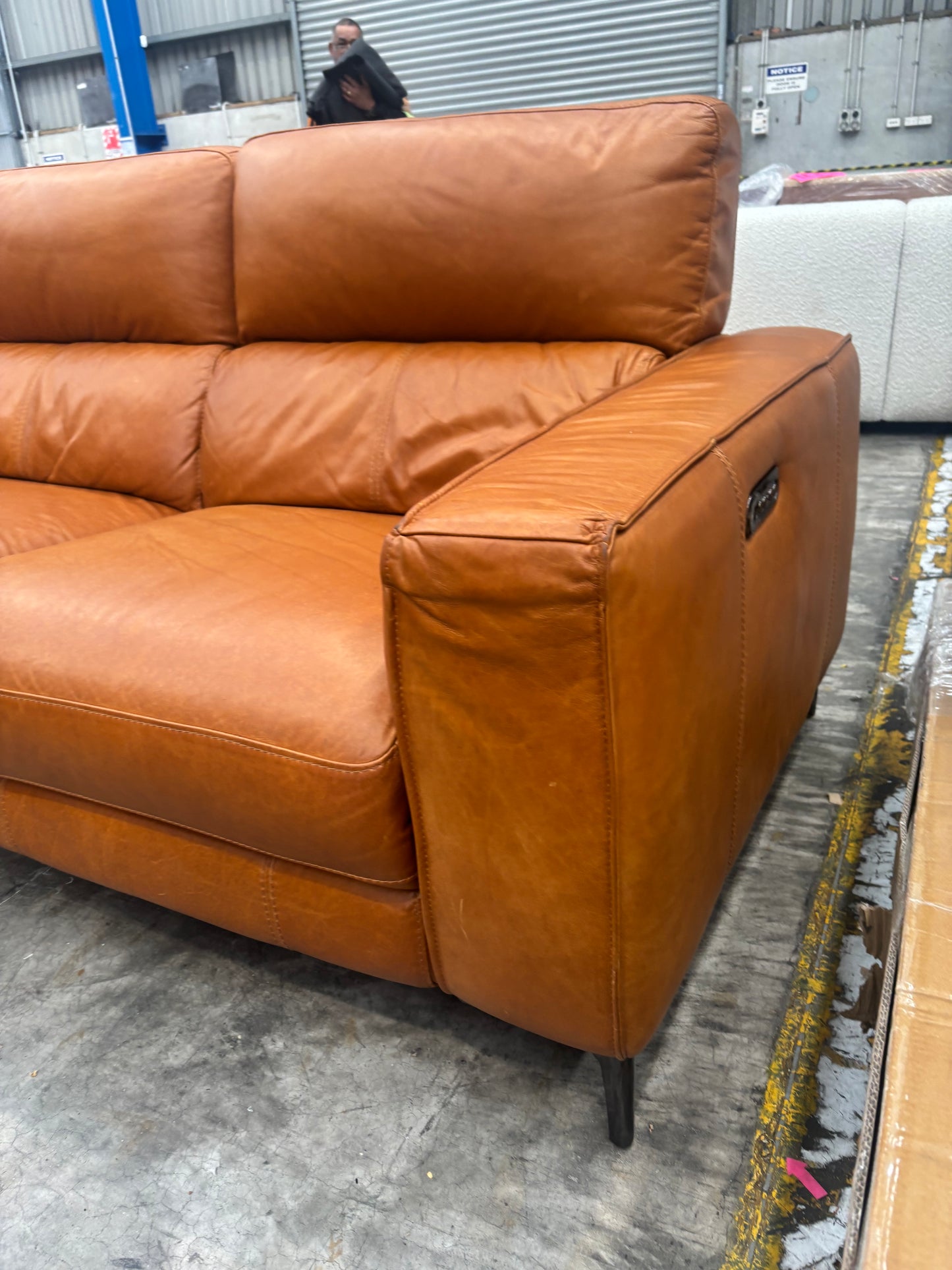 NZ CLZ20157 Connery Recliner Modular 2pc Set Benz Saddle