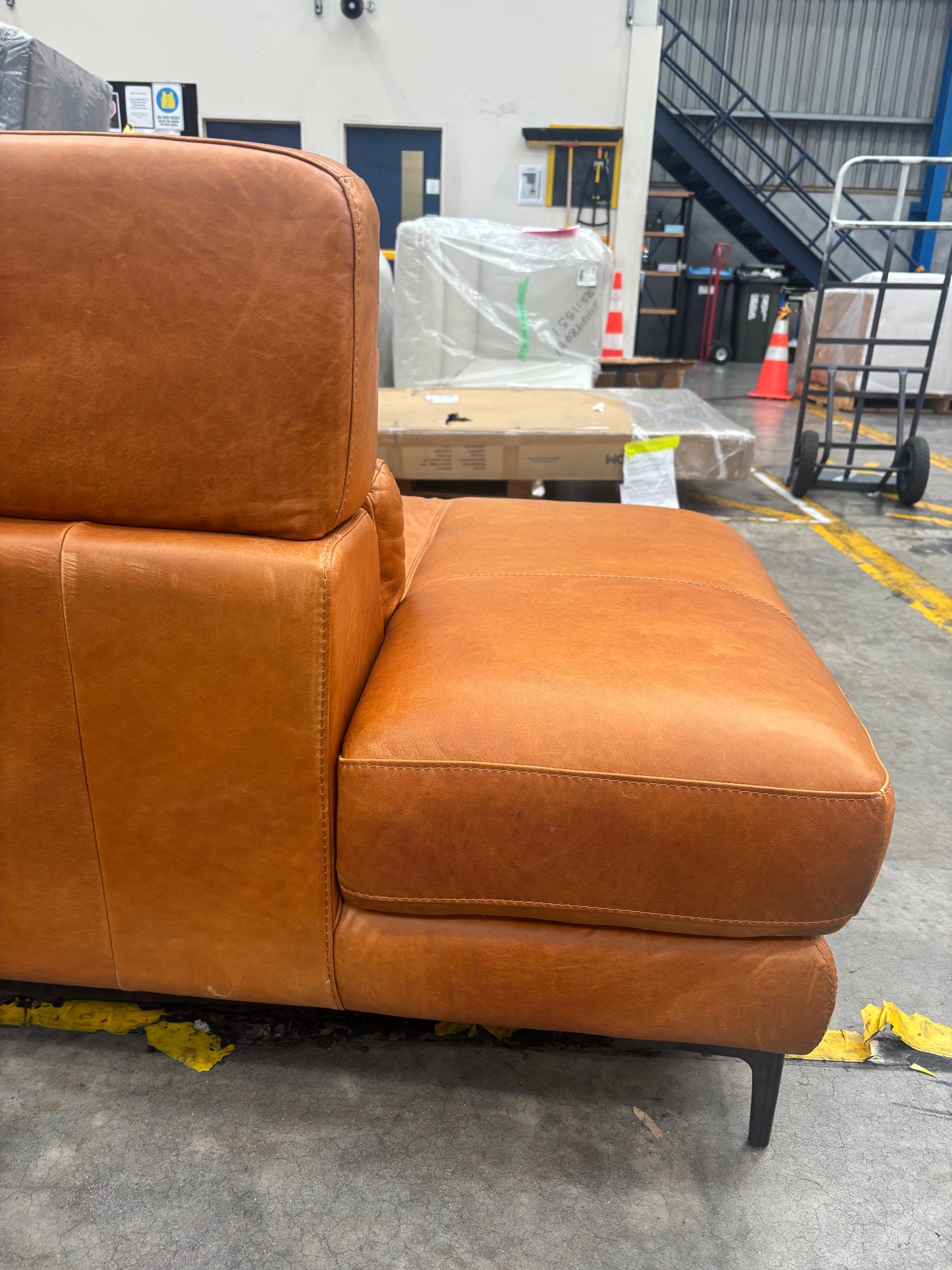 NZ CLZ20157 Connery Recliner Modular 2pc Set Benz Saddle