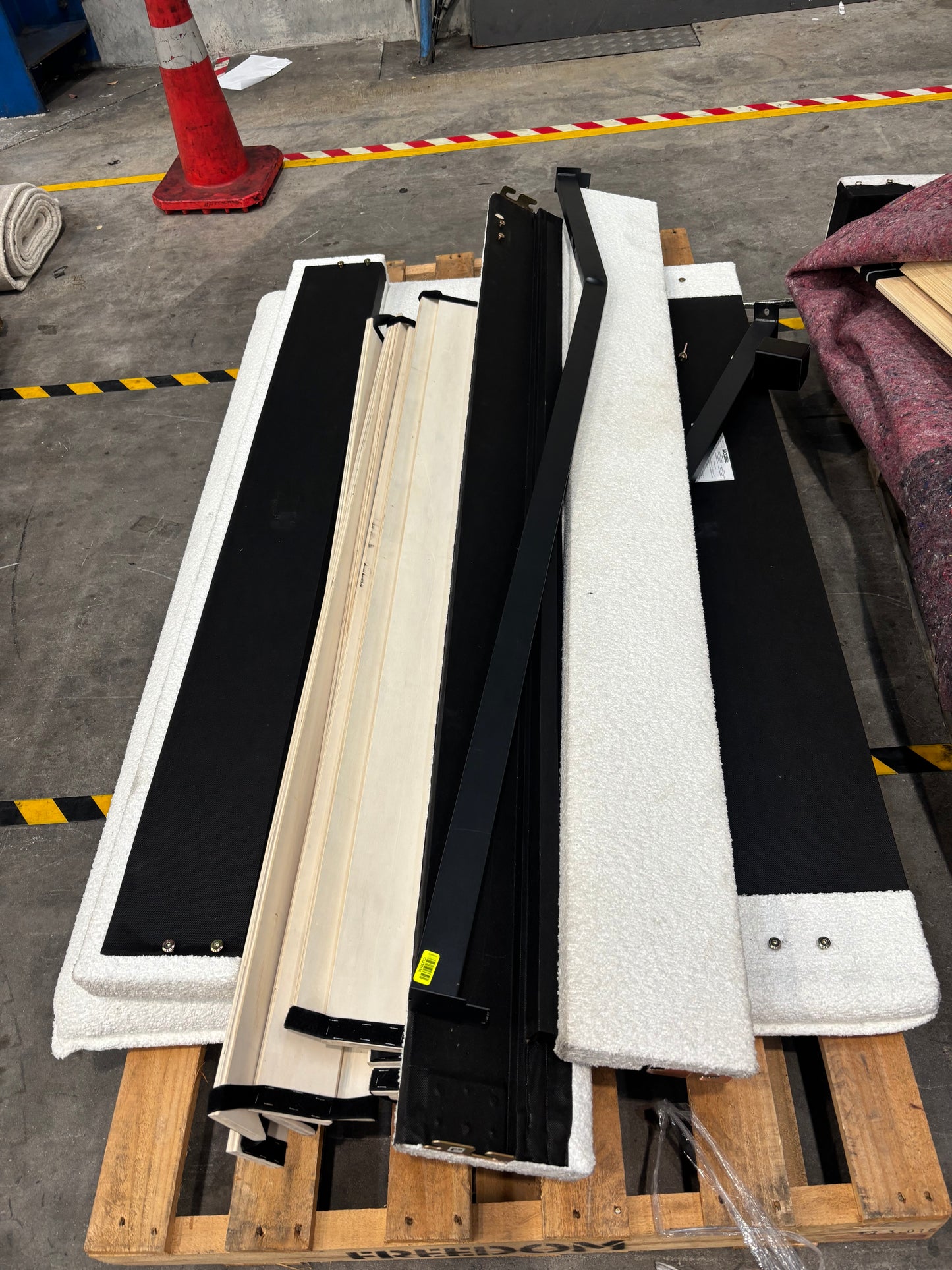 NZ CLZ20165 Inez Bed Queen Oslo Snow Set