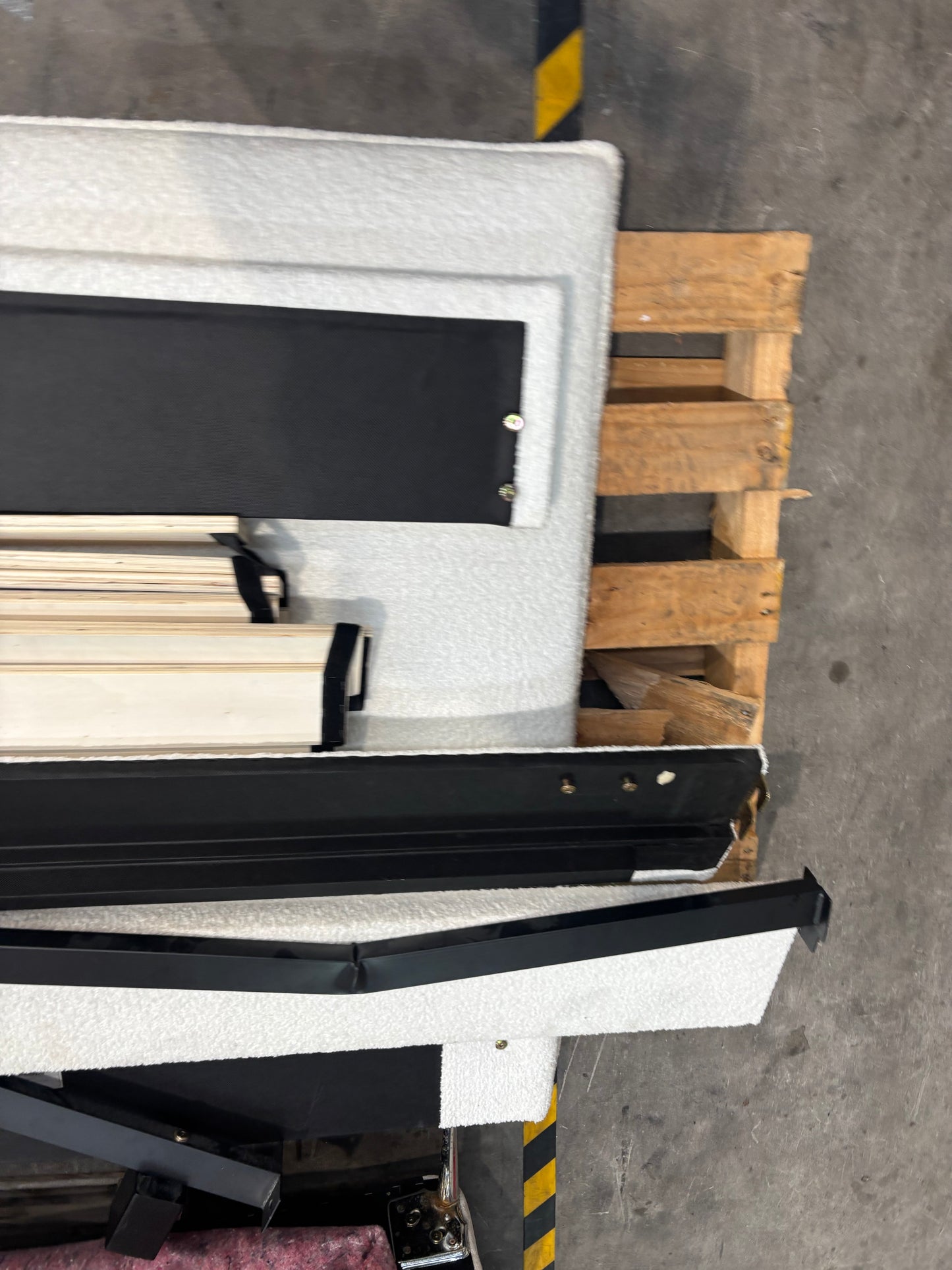 NZ CLZ20165 Inez Bed Queen Oslo Snow Set