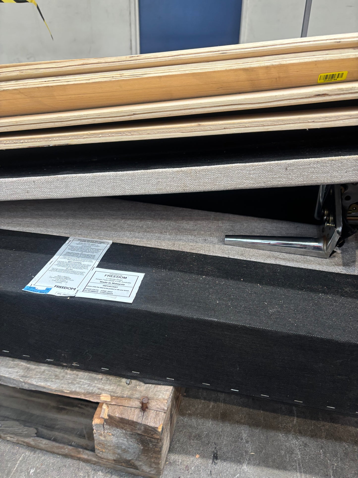 NZ CLZ20166 Isla Upholstered Bed King Muskat Clay Set