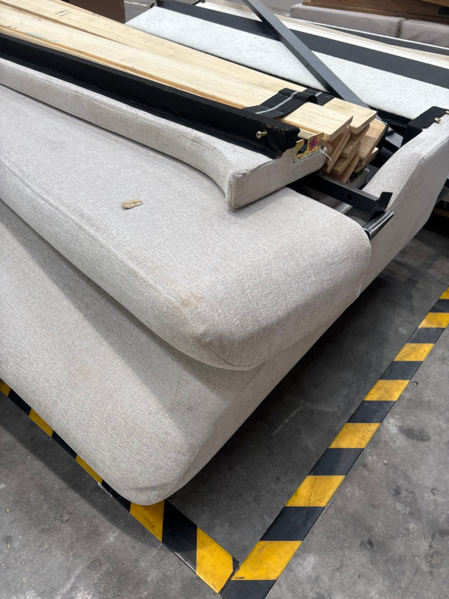 NZ CLZ20166 Isla Upholstered Bed King Muskat Clay Set