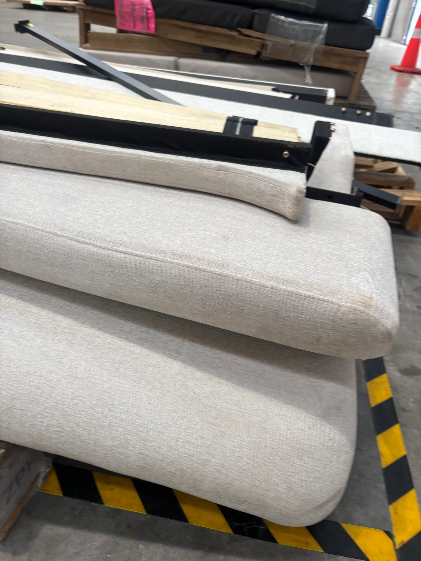 NZ CLZ20166 Isla Upholstered Bed King Muskat Clay Set