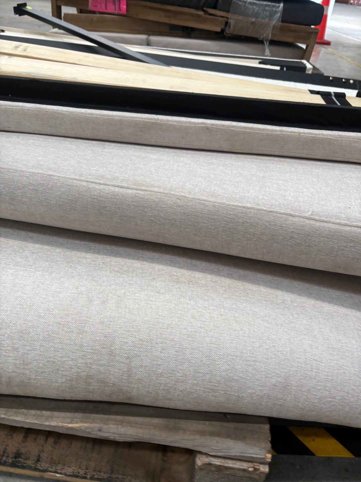 NZ CLZ20166 Isla Upholstered Bed King Muskat Clay Set