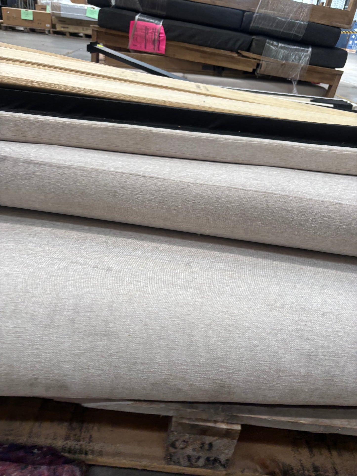 NZ CLZ20166 Isla Upholstered Bed King Muskat Clay Set