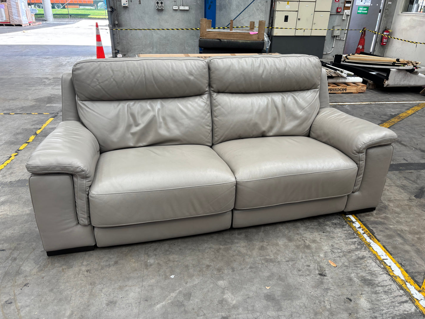 NZ CLZ20168 Barret Electric Recliner Sofa 2.5S Lucia Pumice (2 Motion)