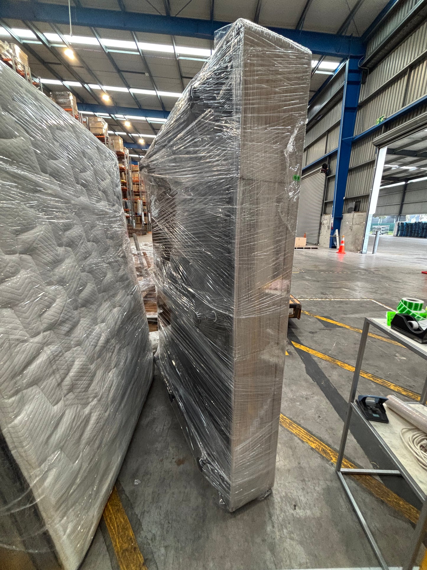 NZ PRZ20091 Freedom Floating 4 Drawer Base Queen Taupe