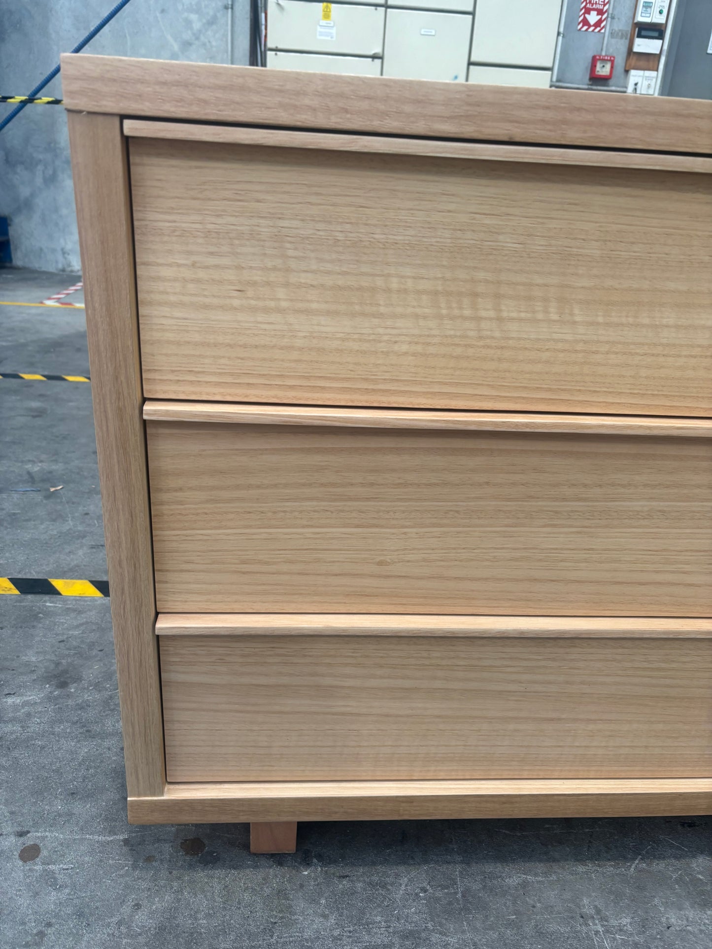 NZ PRZ20096 Mornington Dresser 6 Drawer Natural