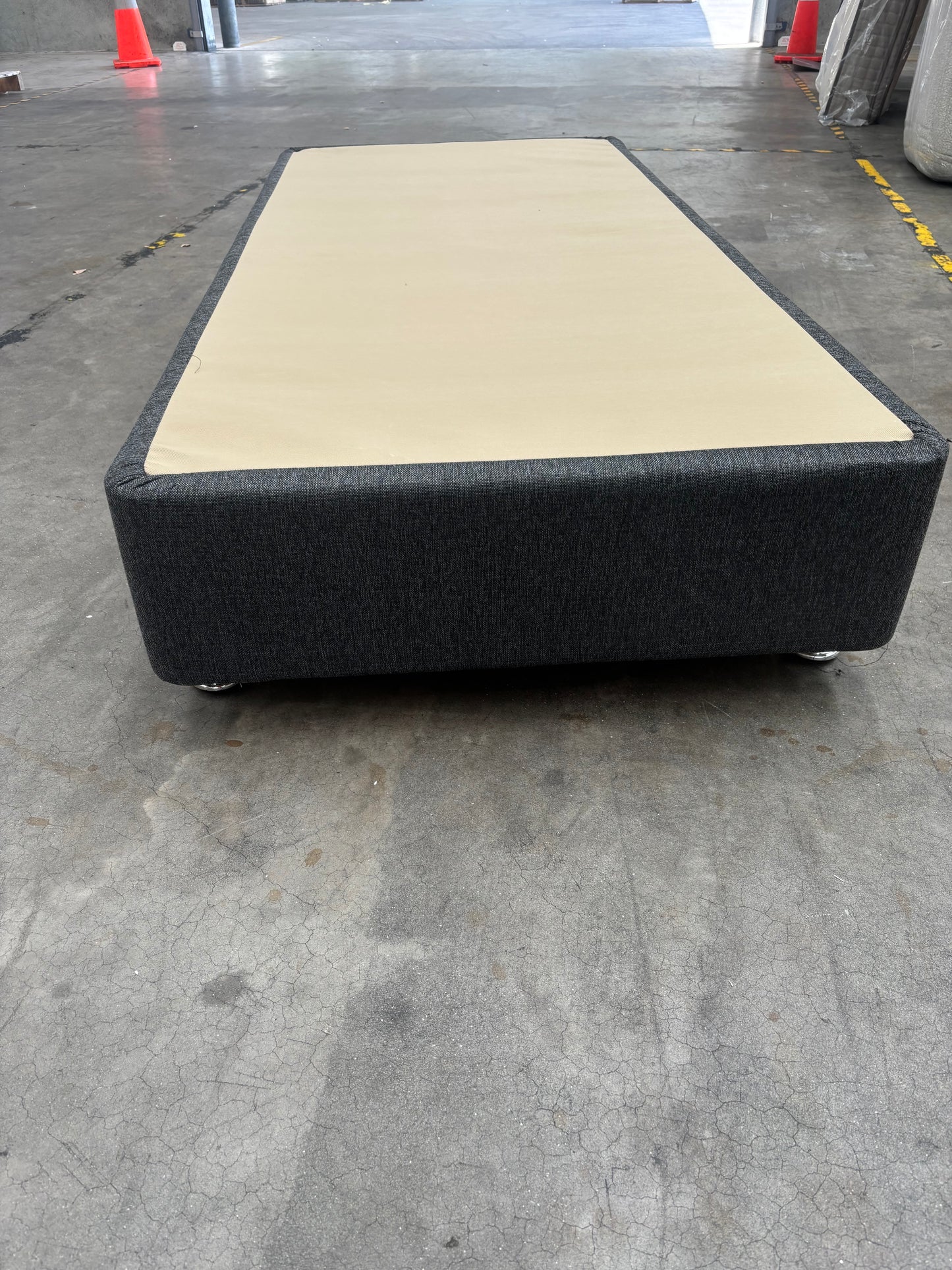 NZ CLZ20267 Domino Bed Base Long Single Platform Standard Carbon