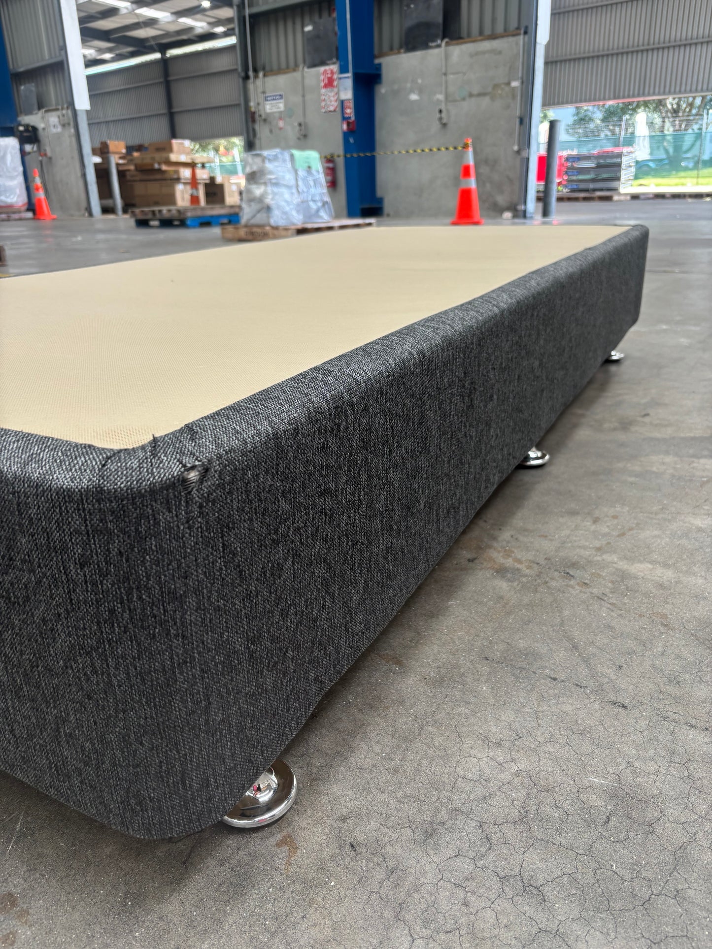 NZ CLZ20267 Domino Bed Base Long Single Platform Standard Carbon