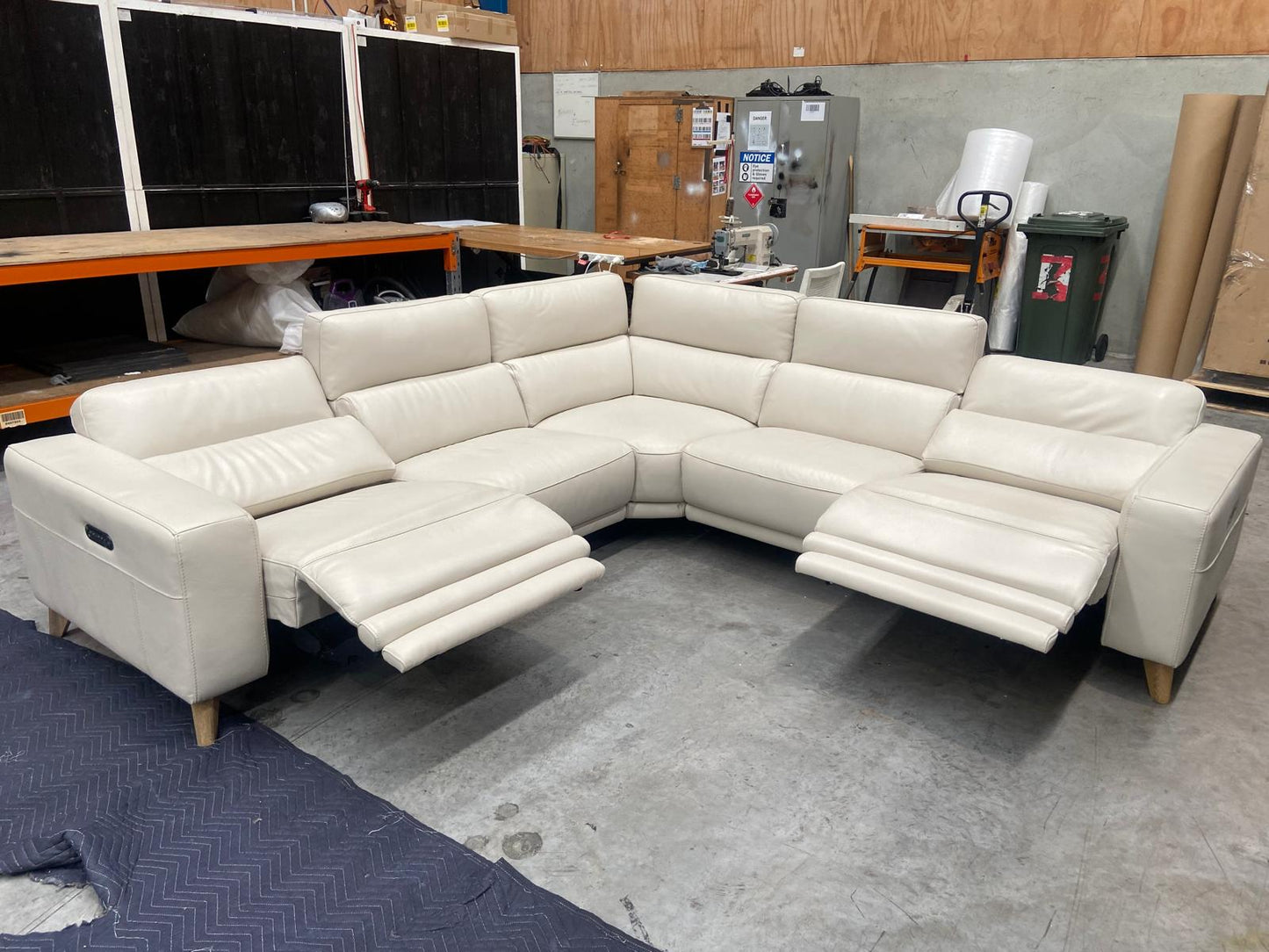 NZ PRZ20115 3pc Sterling Electric Recliner Modular Set Lucia Frost